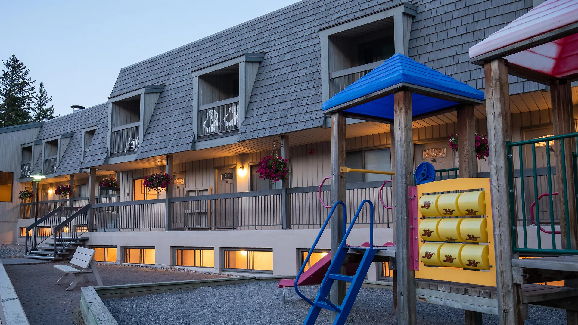 Tunnel Mountain Resort Банф